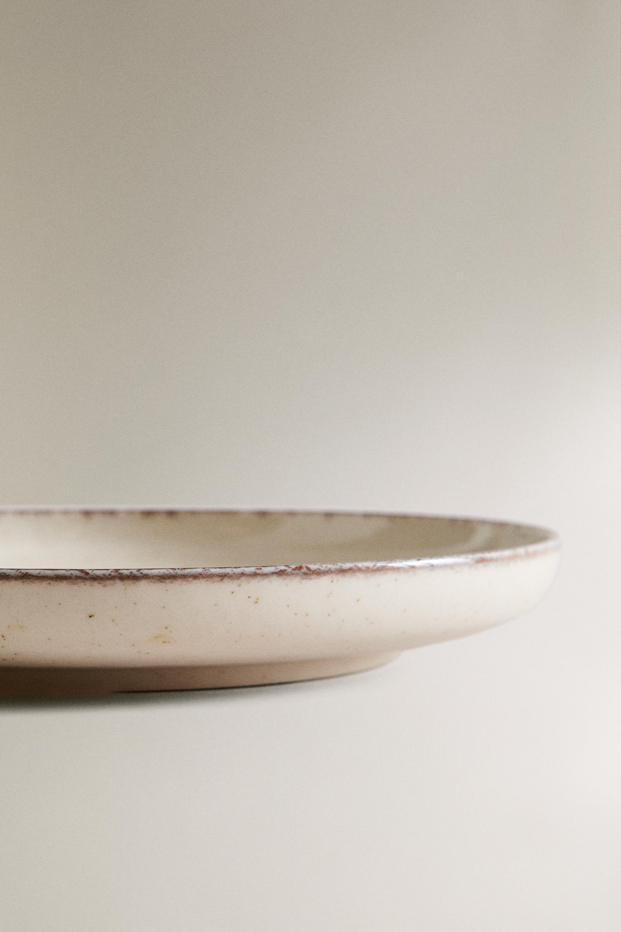 PORCELAIN DESSERT PLATE WITH ANTIQUE FINISH RIM